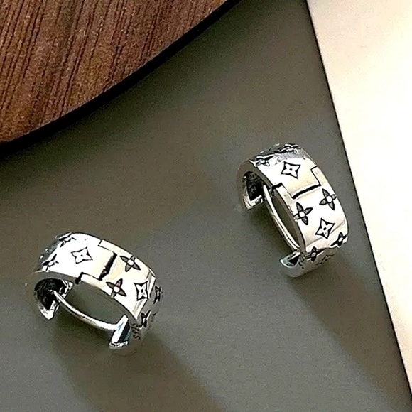 Silver Luxury Four Leaf Clover Earrings Hoop Huggie Minimalist - Picture 7 of 12